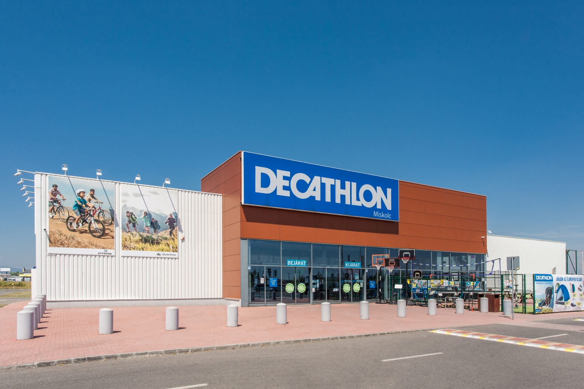Decathlon Sports Store, Miskolc, 3133m2, 2008.
