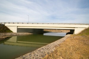 37.sz. főút 28+925 kmsz-ben épülő Szerencs patak híd 1 - 22 m támaszköz, 2011