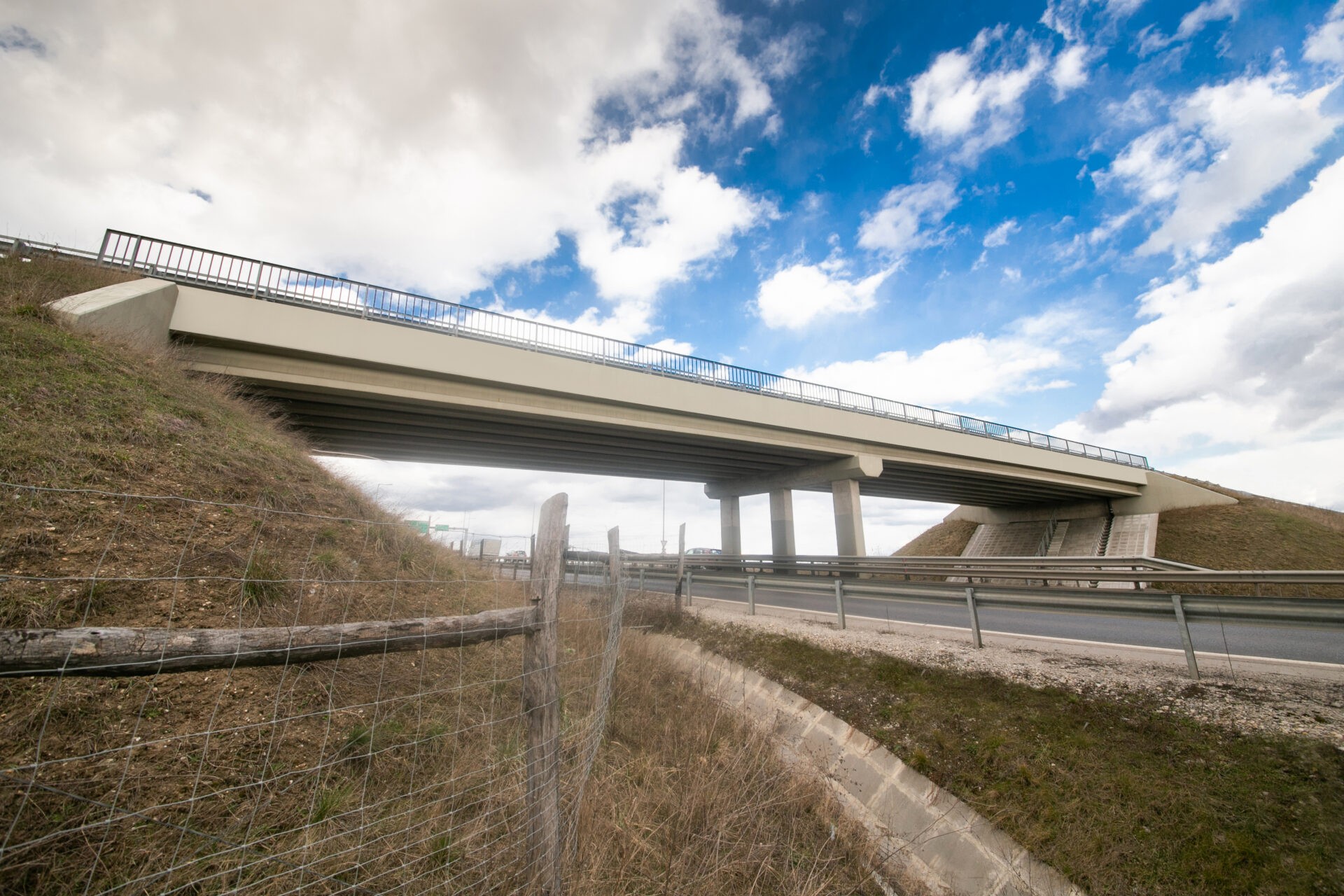 B3 Bridge of M30 Motorway, 21+26m support dist., 906m bridge length. 2014.